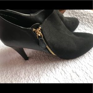 Black stiletto w/ gold zipper